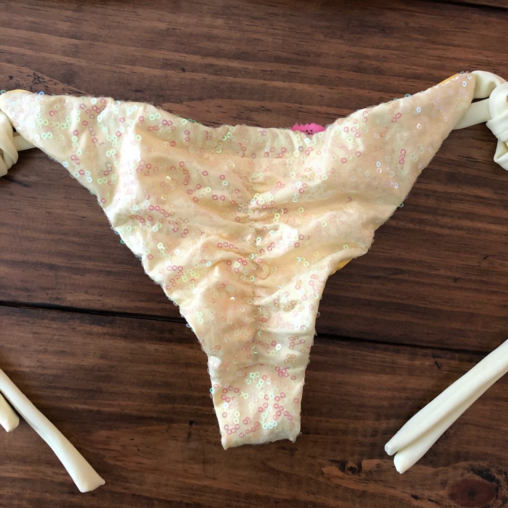 Pinkini Bikini - Picture 5 of 8